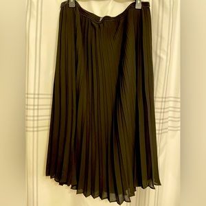 Pleated skirt mid length